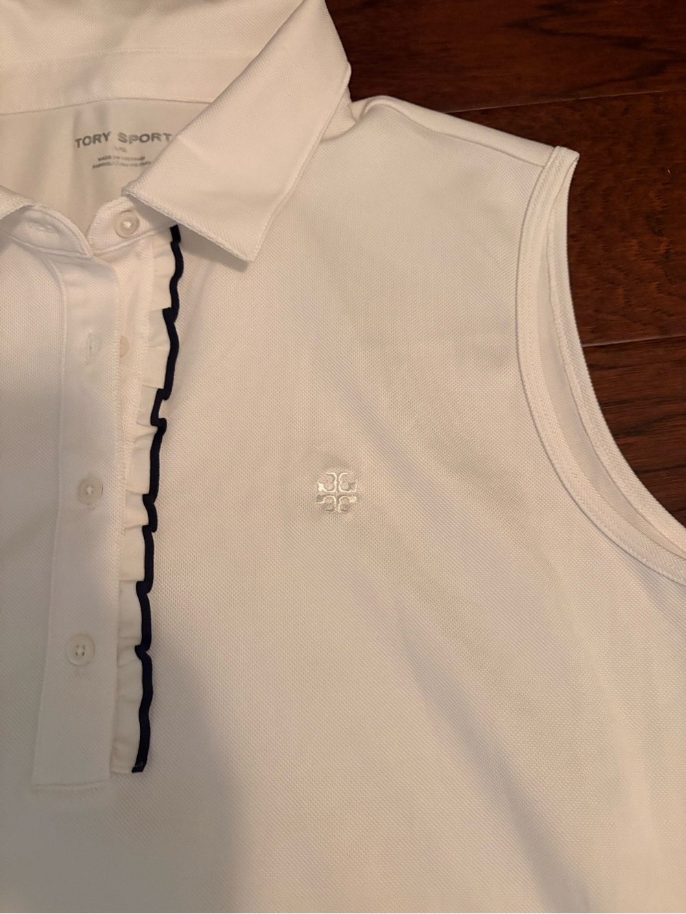 Tory Burch White Sleeveless Golf Top with Navy Ruffle - Picture 2 of 3